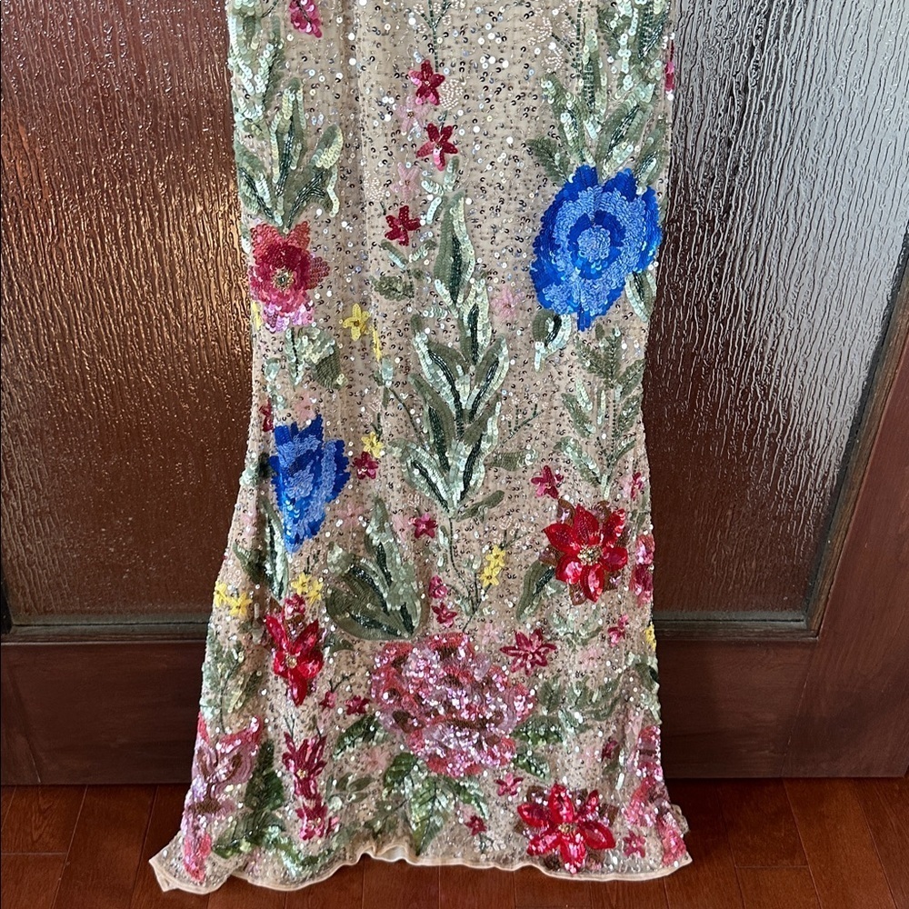 MAC DUGGAL
Beige Floral Embellished Spaghetti Strap Gown size 12 - Picture 6 of 11
